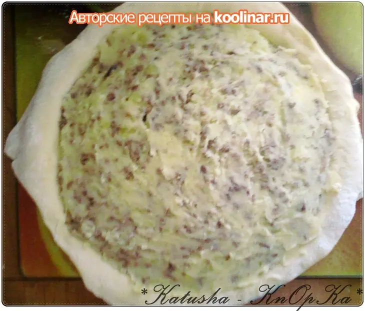 Слоёный пирог с фаршем и картошкой: шаг 8