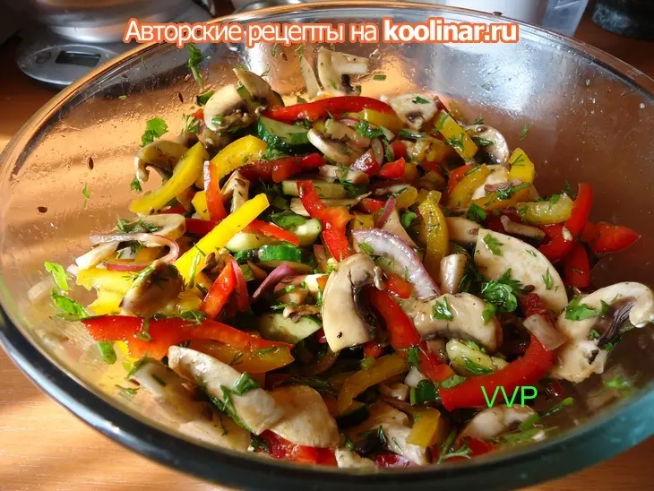 Салат из сырых шампиньонов: шаг 1