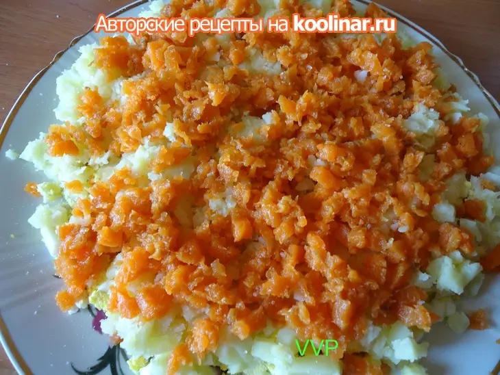 Салат с семгой и свежим огурцом праздник: шаг 3