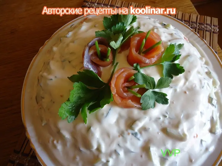 Салат с семгой и свежим огурцом праздник: шаг 6