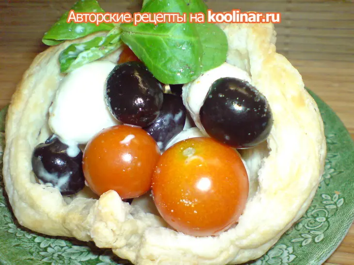 Корзинки из слоёного теста как декорация для салатов и десертов: шаг 5