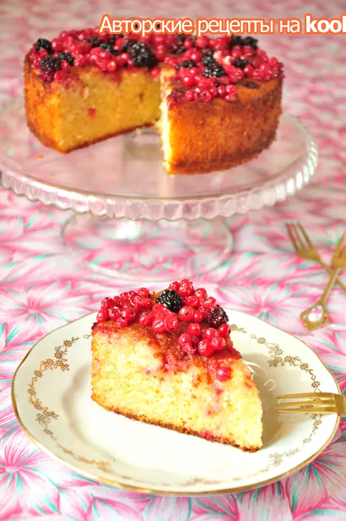 Манный торт с кокосовой стружкой и ягодами: шаг 3