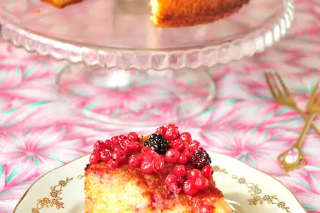 Манный торт с кокосовой стружкой и ягодами: шаг 3