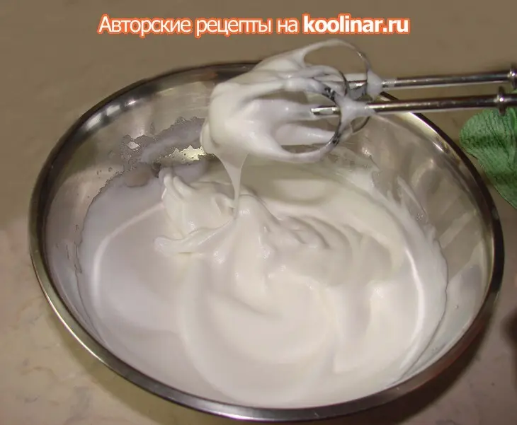 Бисквит на крахмале: шаг 3