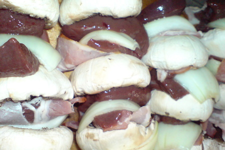 Шашлычки из телячьей печени,бекона и грибов с грилованными овощами: шаг 4
