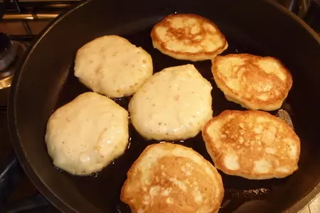 Оладьи на сыворотке с яблоками: шаг 7
