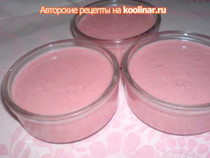 Мороженое(парфе) из клубники,йогурта и шоколада.: шаг 3