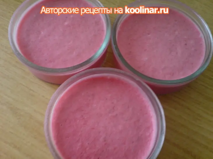 Мороженое(парфе) из клубники,йогурта и шоколада.: шаг 5