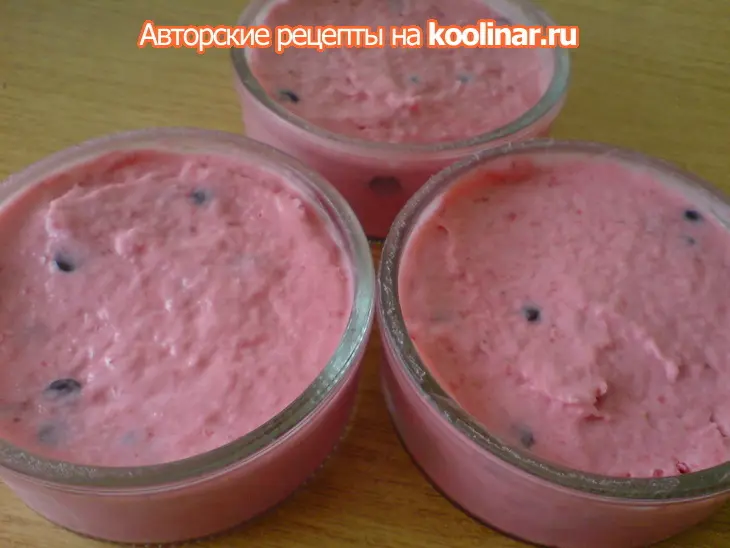 Мороженое(парфе) из клубники,йогурта и шоколада.: шаг 7