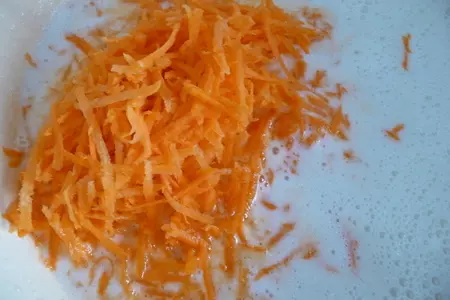 Кекс морковный с сухофруктами и орехами: шаг 1