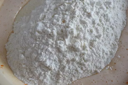 Кекс морковный с сухофруктами и орехами: шаг 3