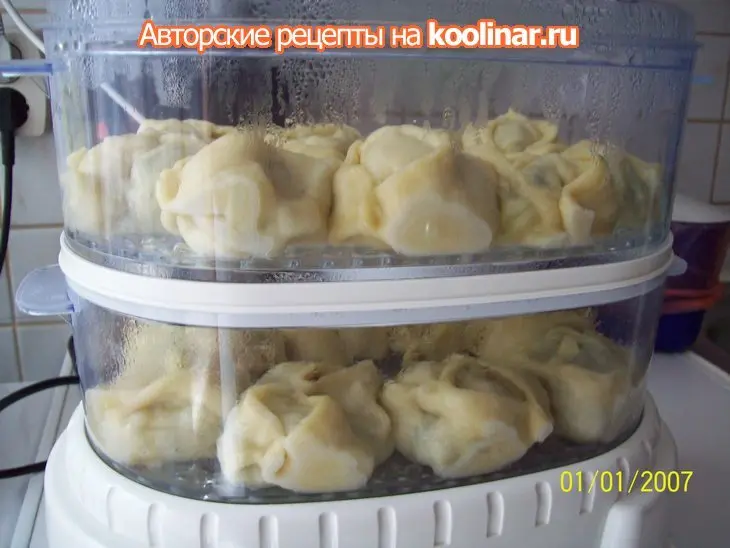 Вареники с сырой картошкой и черемшой на пару.: шаг 7
