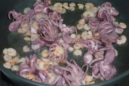 Салат из морепродуктов с кедровыми орешками и пармезаном - 2 ( флэшмоб нхзс): шаг 2