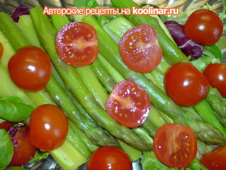 Салат из зелёной спаржи, помидорок и яиц: шаг 3