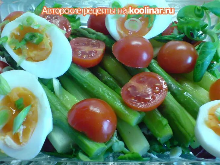 Салат из зелёной спаржи, помидорок и яиц: шаг 4