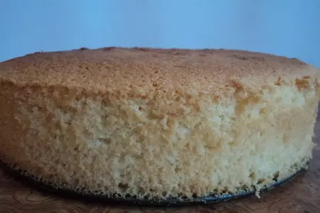 Бисквит из рисовой муки, и торт с клубникой, розовой водой и белым шоколадом.: шаг 4