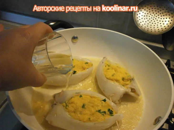 Фаршированные кальмары "лодочки" с гарниром: шаг 6