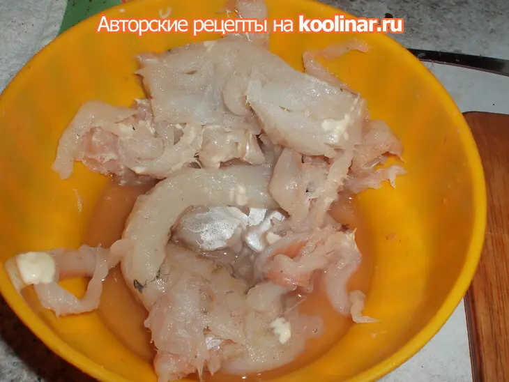 Минтай в кляре: шаг 1