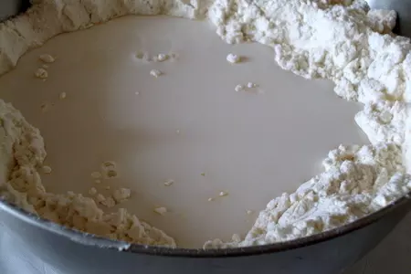 Бапс, шотландские булочки, посыпанные мукой: шаг 2