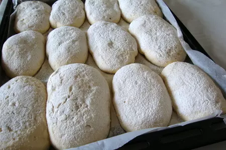 Бапс, шотландские булочки, посыпанные мукой: шаг 8