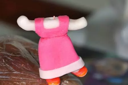 Сахарные украшения на торт маша и медведь: шаг 7