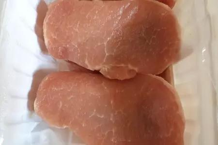 Свинина с имбирем запеченная с ананасами, курагой и сыром!: шаг 1