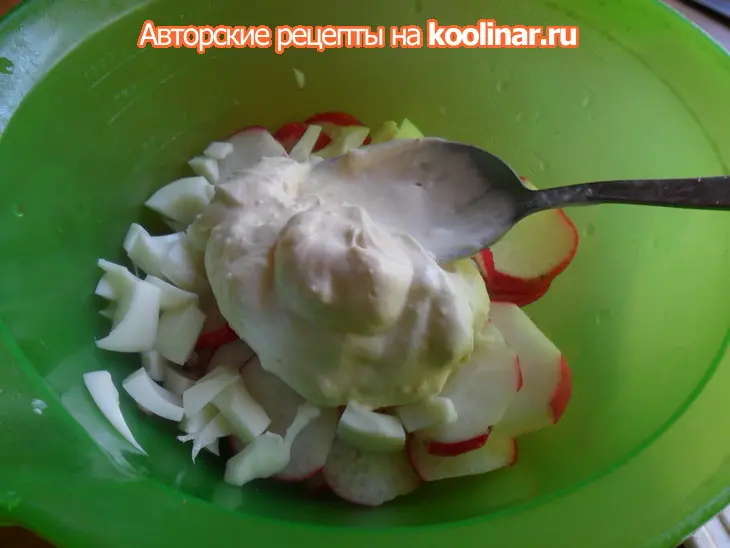 Салат из редиса со сметаной: шаг 4