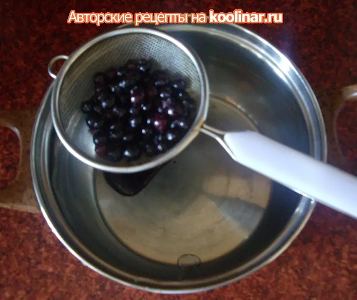 Черная смородина с кокосовым кремом: шаг 3