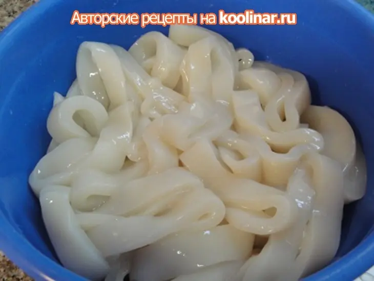 Кальмары жареные с перцем и чесноком: шаг 2