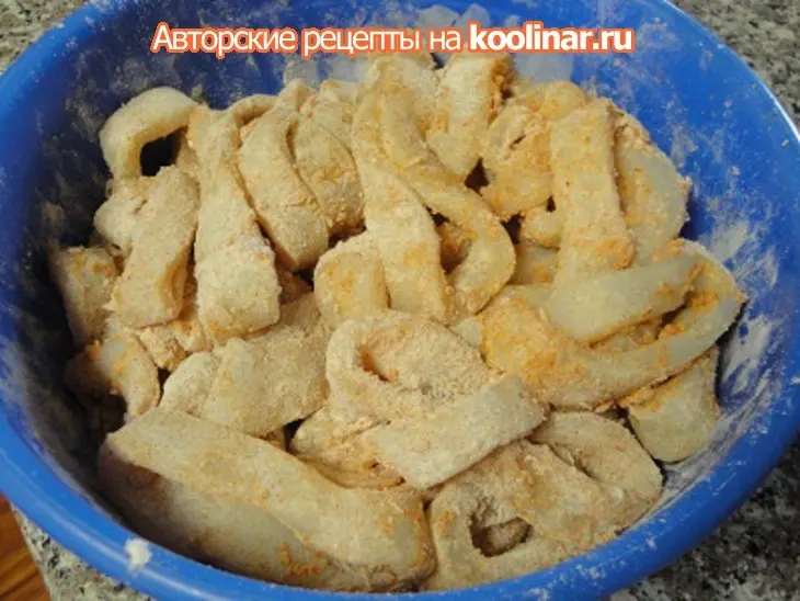 Кальмары жареные с перцем и чесноком: шаг 3