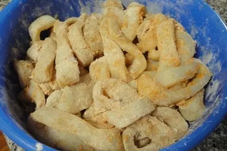 Кальмары жареные с перцем и чесноком: шаг 3