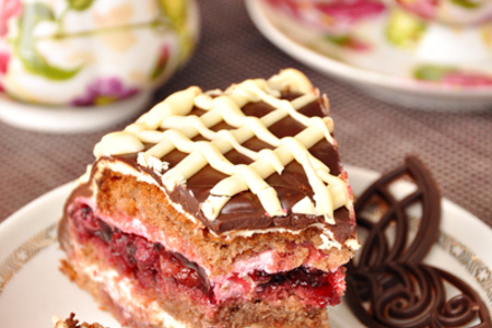 Шоколадный торт со сливочно-творожным кремом и прослойкой из вишневого желе (день рожденский): шаг 14
