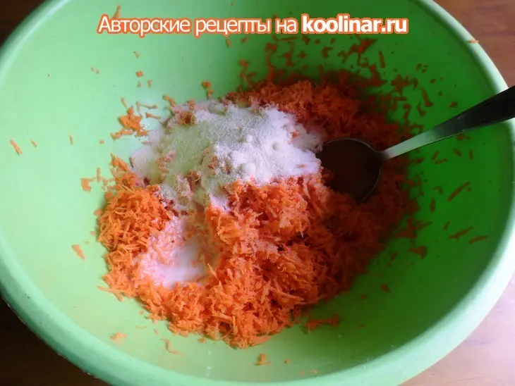 Оладьи с яблоками и морковью: шаг 2