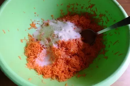 Оладьи с яблоками и морковью: шаг 2