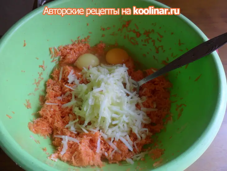 Оладьи с яблоками и морковью: шаг 4