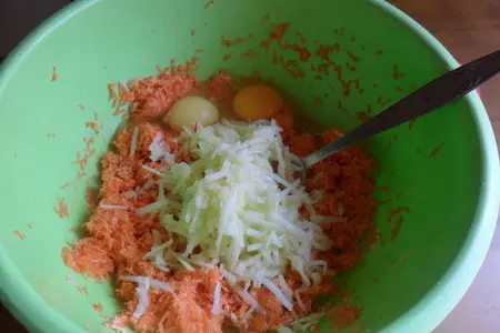 Оладьи с яблоками и морковью: шаг 4