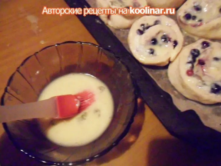Плюшки с кремом патисьер и смородиной (дуэль): шаг 11