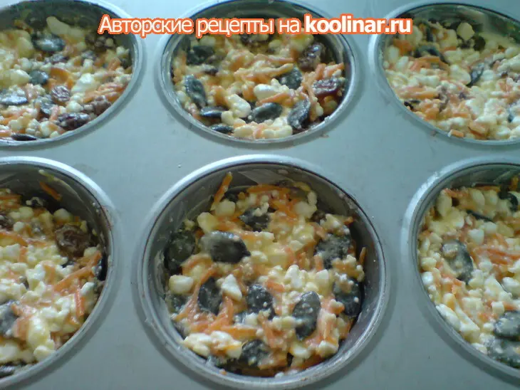 Сырники с морковью,изюмом и тыквенными семечками из духовки: шаг 6