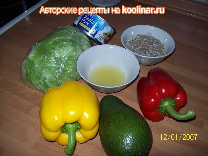 Салат с авокадо и тунцом.: шаг 1