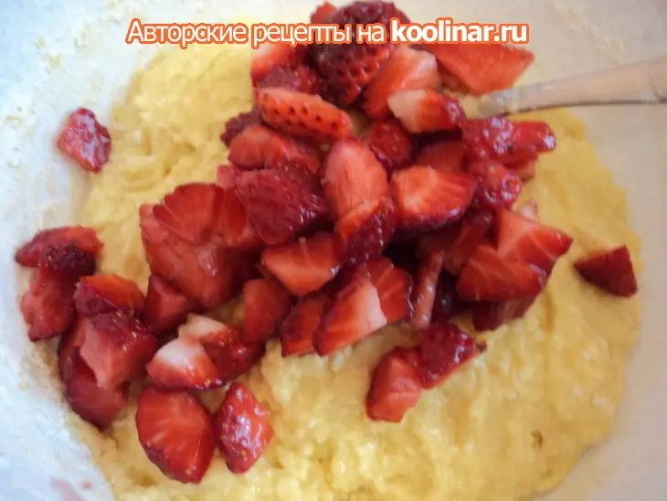 Сырники с клубникой.: шаг 3