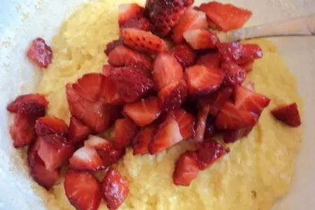 Сырники с клубникой.: шаг 3