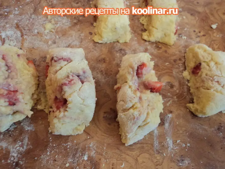 Сырники с клубникой.: шаг 4