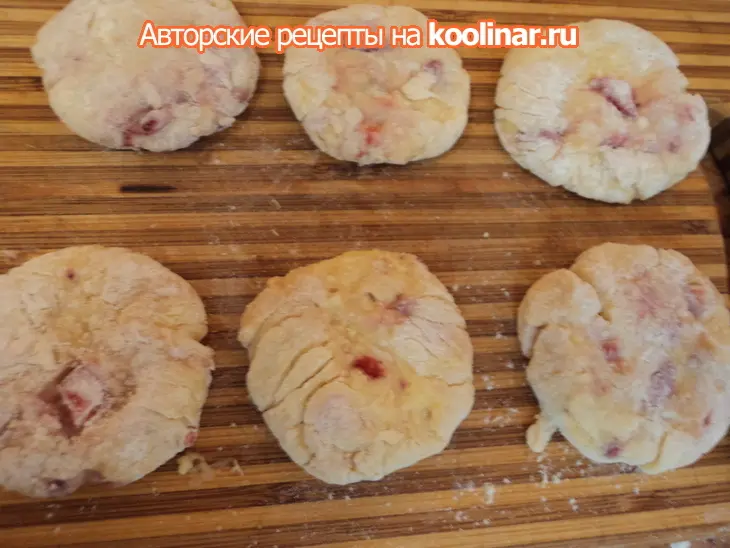 Сырники с клубникой.: шаг 5
