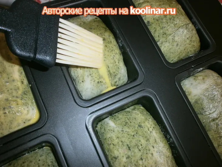 Шпинатные хлебные булочки с начинкой: шаг 3