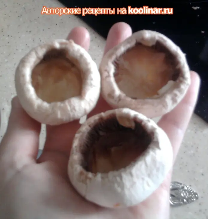 Фаршированные шампиньоны и цукини: шаг 3