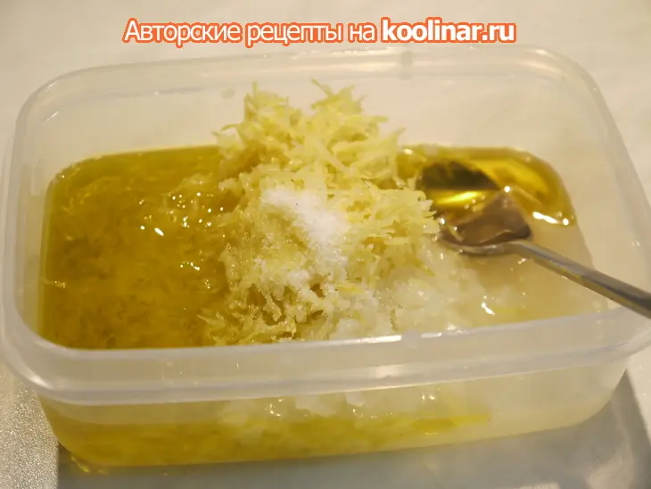 Салат с лимонно-луковой заправкой-дрессингом: шаг 3
