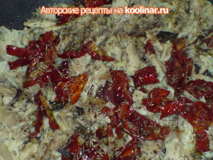 Пирожки слоистые с куриным мясом,пореем и вялеными томатами: шаг 1
