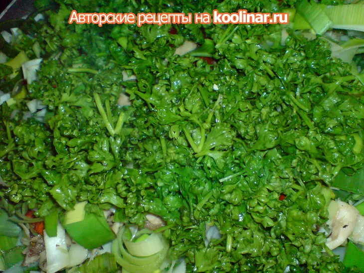 Пирожки слоистые с куриным мясом,пореем и вялеными томатами: шаг 2