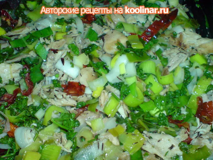 Пирожки слоистые с куриным мясом,пореем и вялеными томатами: шаг 3