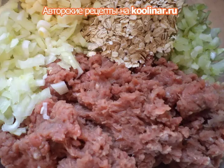 Голубцы из молодой капусты, в легком овощном бульоне с сельдереем и чесноком!: шаг 1